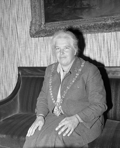 884224 Portret van drs. Maria Wesselina Margaretha ('Lien') Vos-van Gortel (1931-2023), de nieuwe burgemeester van ...